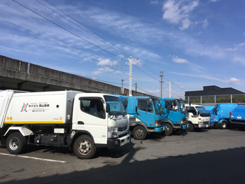 岡山故紙では、パッカー車から小さなトラック（1ｔ車）まで完備保有台数３５台